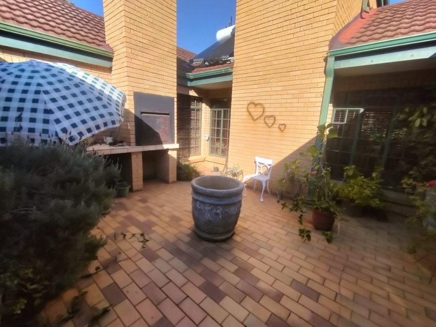 4 Bedroom Property for Sale in Pentagon Park Free State